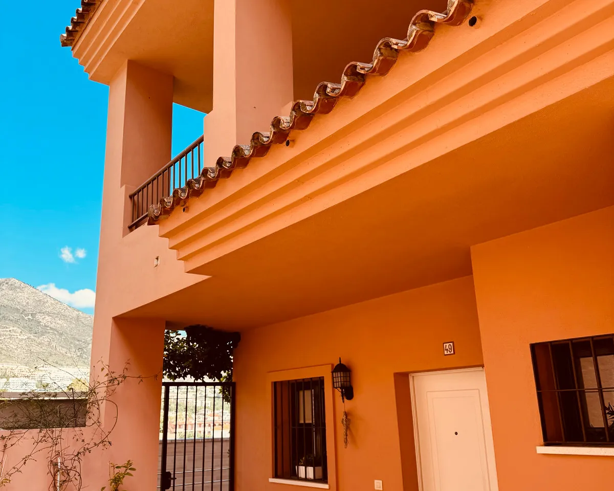 1a4225fb-565c-4057-aa3e-26bb359be258