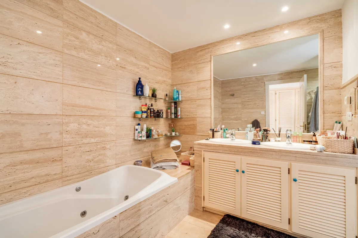 a7e27398-929c-4c6f-83fa-53b4417bbbb8