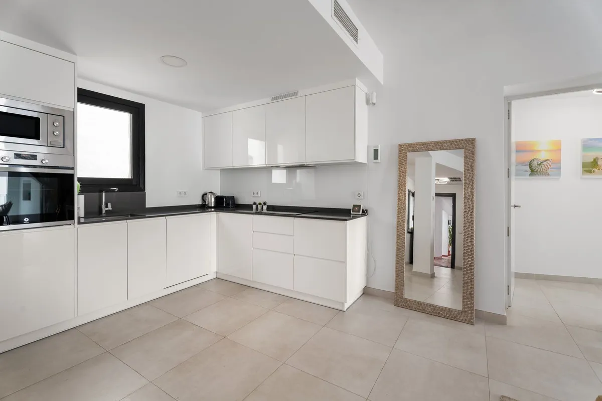 69ffd56e-3ada-485a-bf5f-1c688625eb28