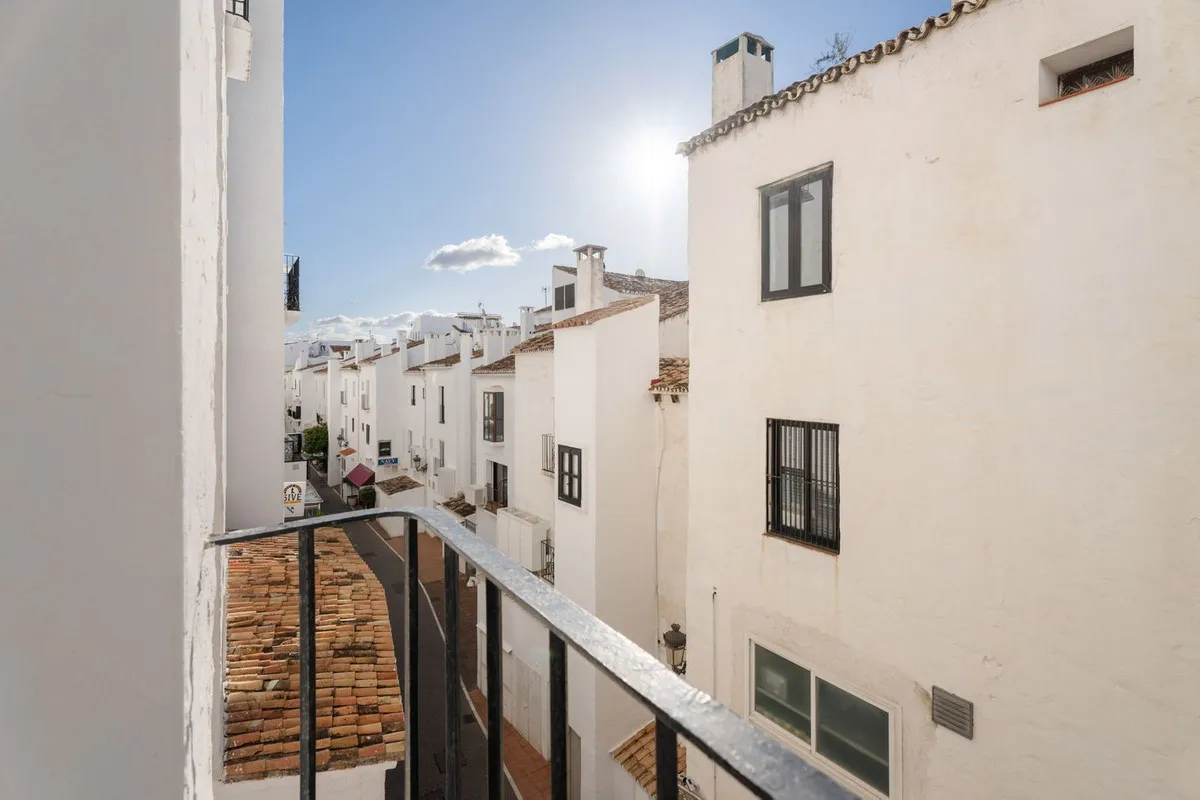 7b74341f-28f1-48e4-95bd-a7363b67c7b3