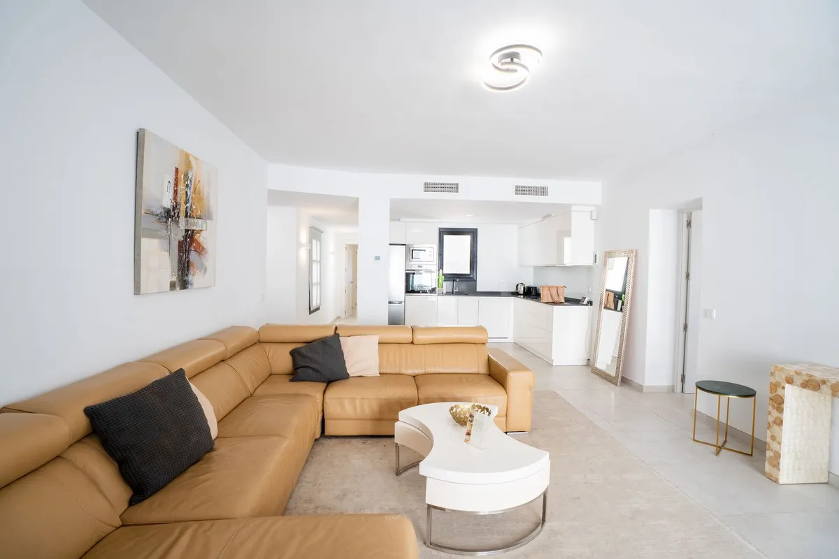 a3700914-f7a4-45b8-a941-61abf707c748