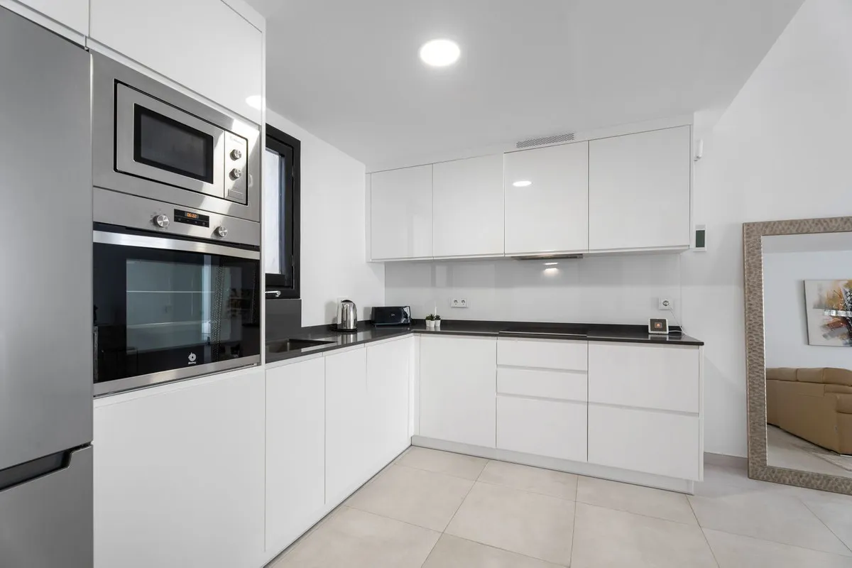 e9425a34-b4ec-42ca-a36a-3304abb6f02e