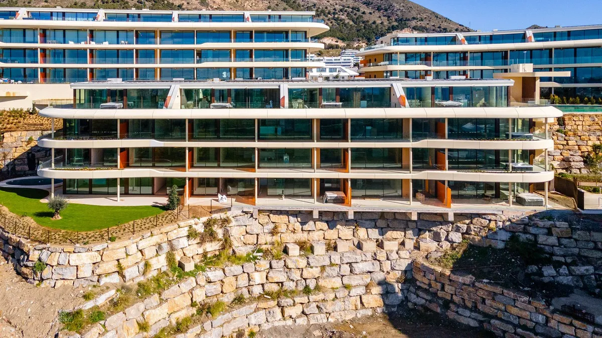 6f160a41-78b3-4f8b-8556-3e7e855ef6cd