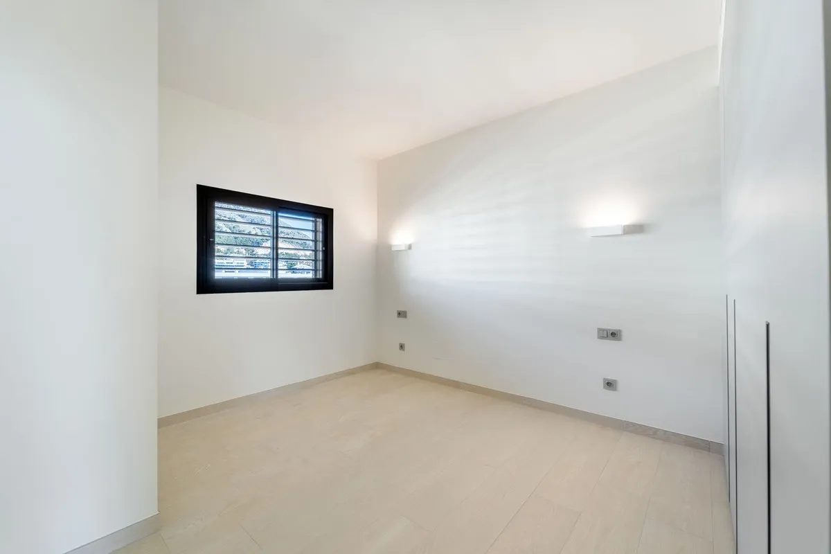 fb7e54ed-7cdc-4ecc-9980-f2f720d29e53