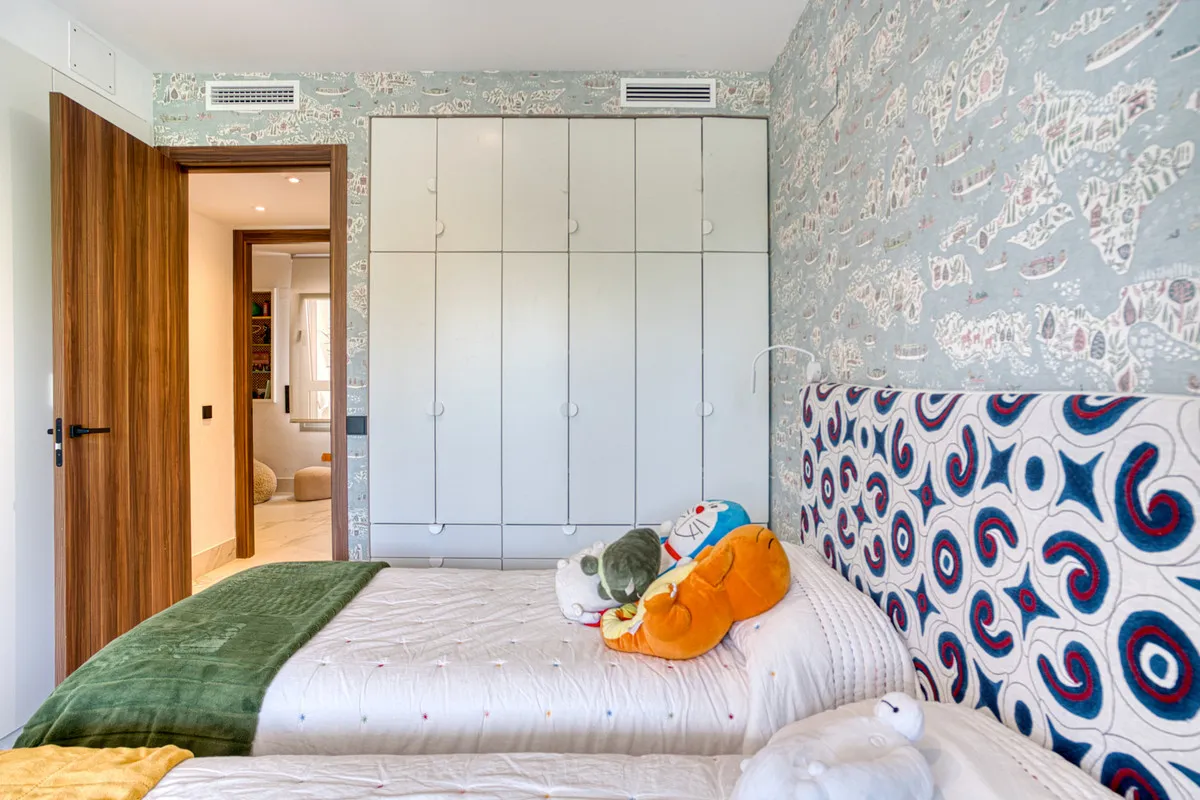 aebddd7c-11f5-473a-b64a-2decb2874b79