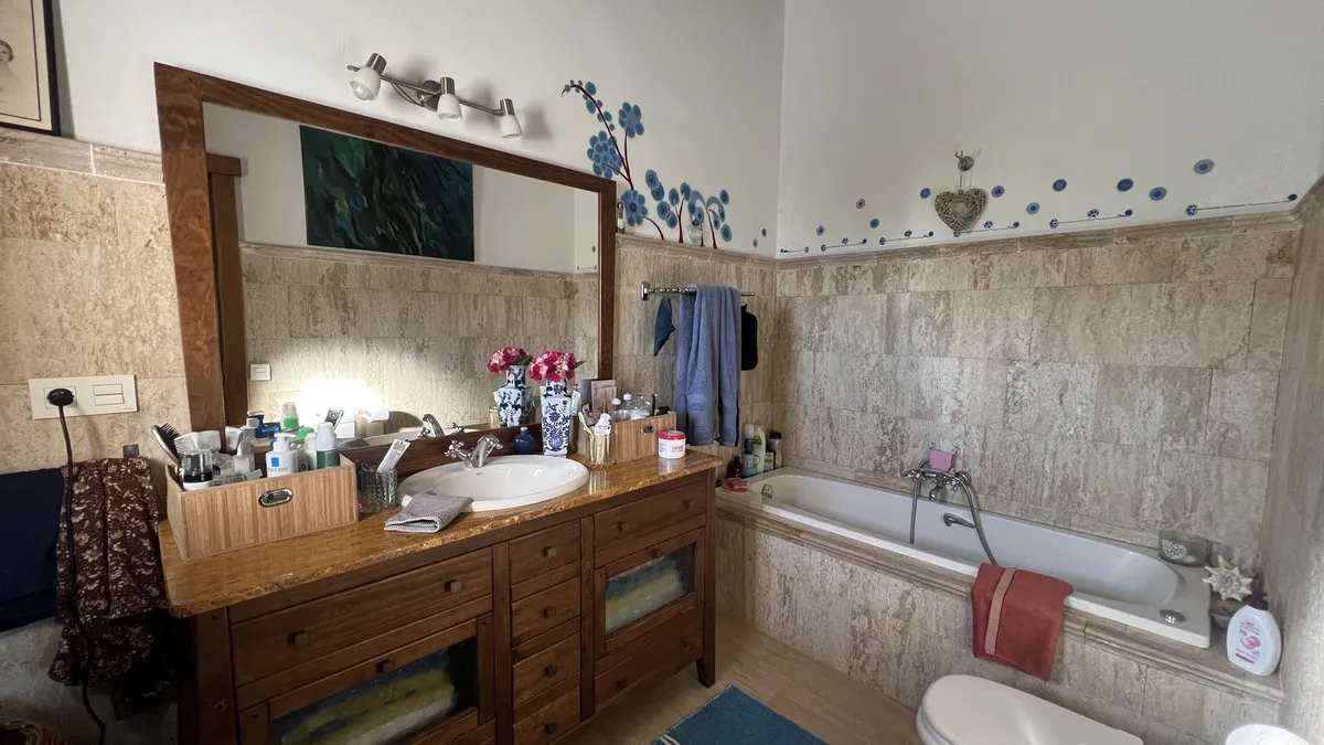 4ead7ba6-b3a4-46b4-aa24-df350fe83dbc