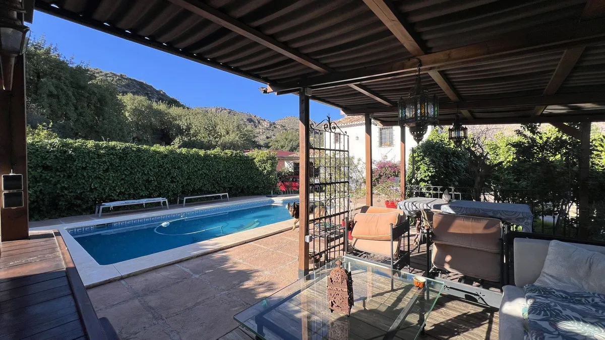 8f65da64-69c2-44ed-aa50-3ce34fadb95d