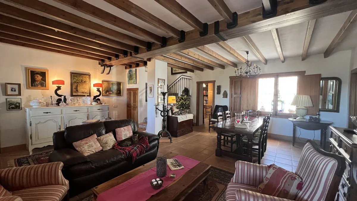 b2021609-f26f-463f-aa88-25b3e25e51a5