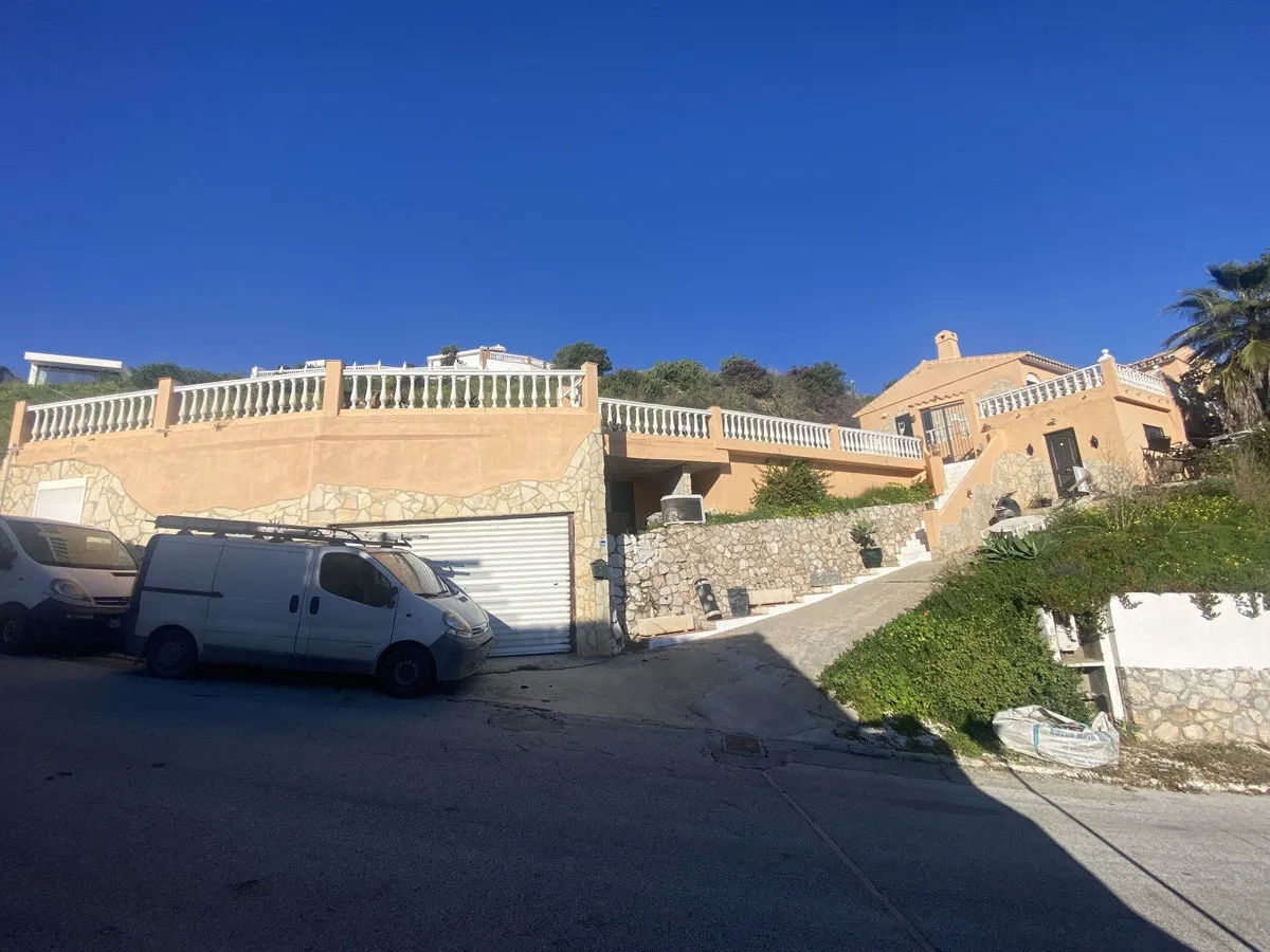 7b7a4d92-914f-4f9f-b210-3dc577a3c95c