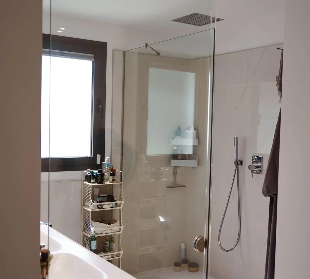 ef4d11e5-b6a1-4f73-b32f-a4cf6365d245