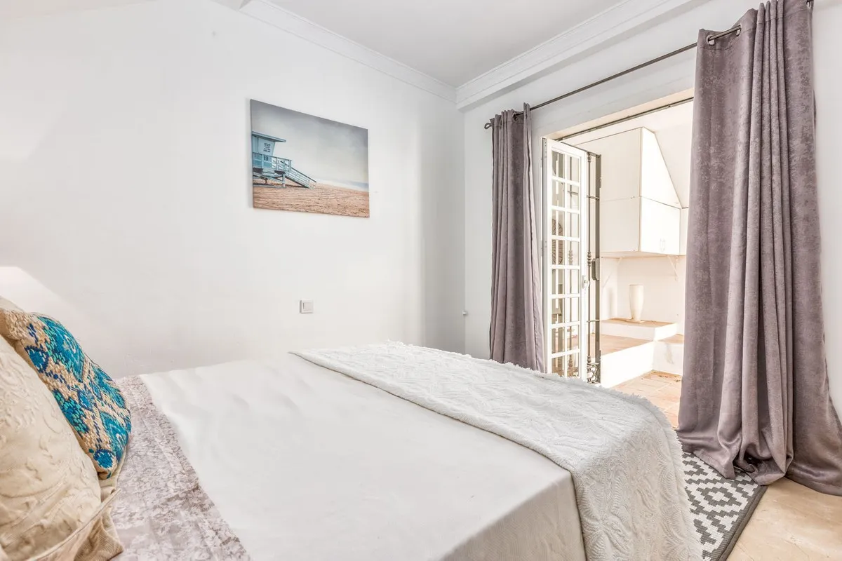 70f0fb16-2282-42c6-b8dd-4f0a886cd53a