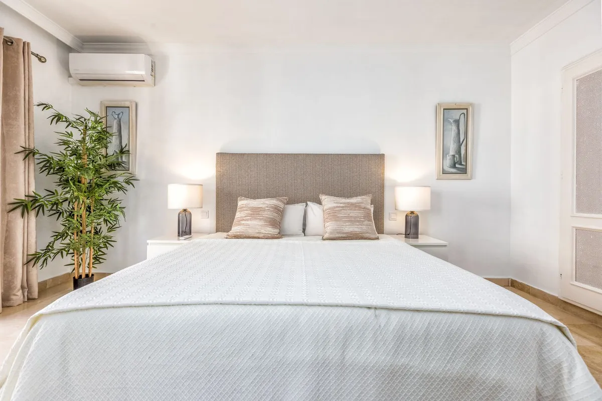 e6491320-9e9e-48ce-8bf5-5a1d59a4274e