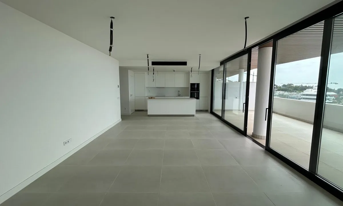 e8ee790d-fba5-4bb8-8700-f25fb6067c85