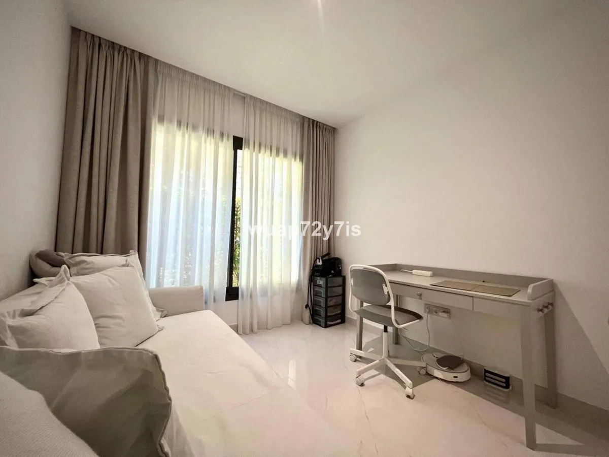 bab49076-9dee-4ceb-ab63-e62ee0b759d4