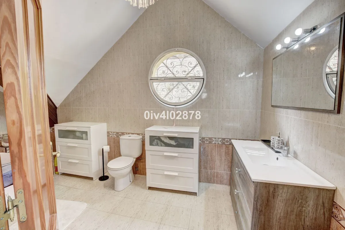 1299b10b-fb29-4efe-ab93-588bd27b8098