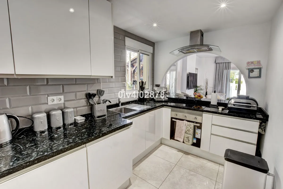 e081ad5a-02a9-4481-9319-a264ef04a8b2