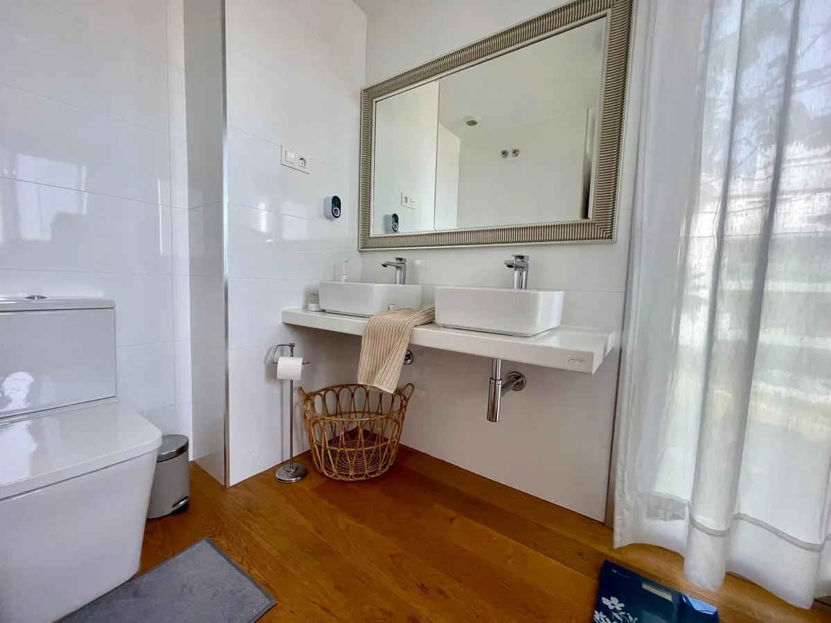 4335a9ca-fc0e-4632-83af-557873514134