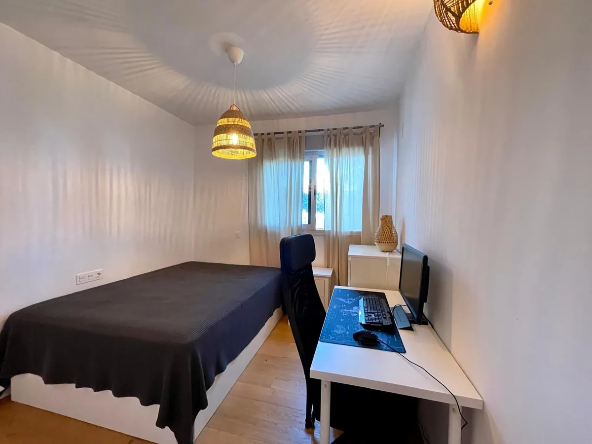 b9736b18-bead-40ea-8851-990cf599bf30