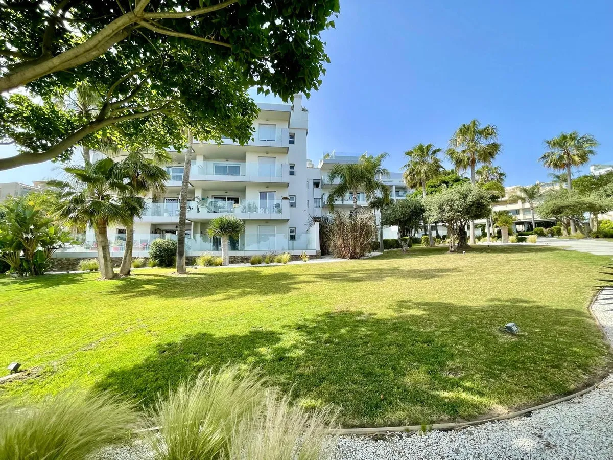 d047a459-6056-40b3-afc9-7f5b0d9dbb67