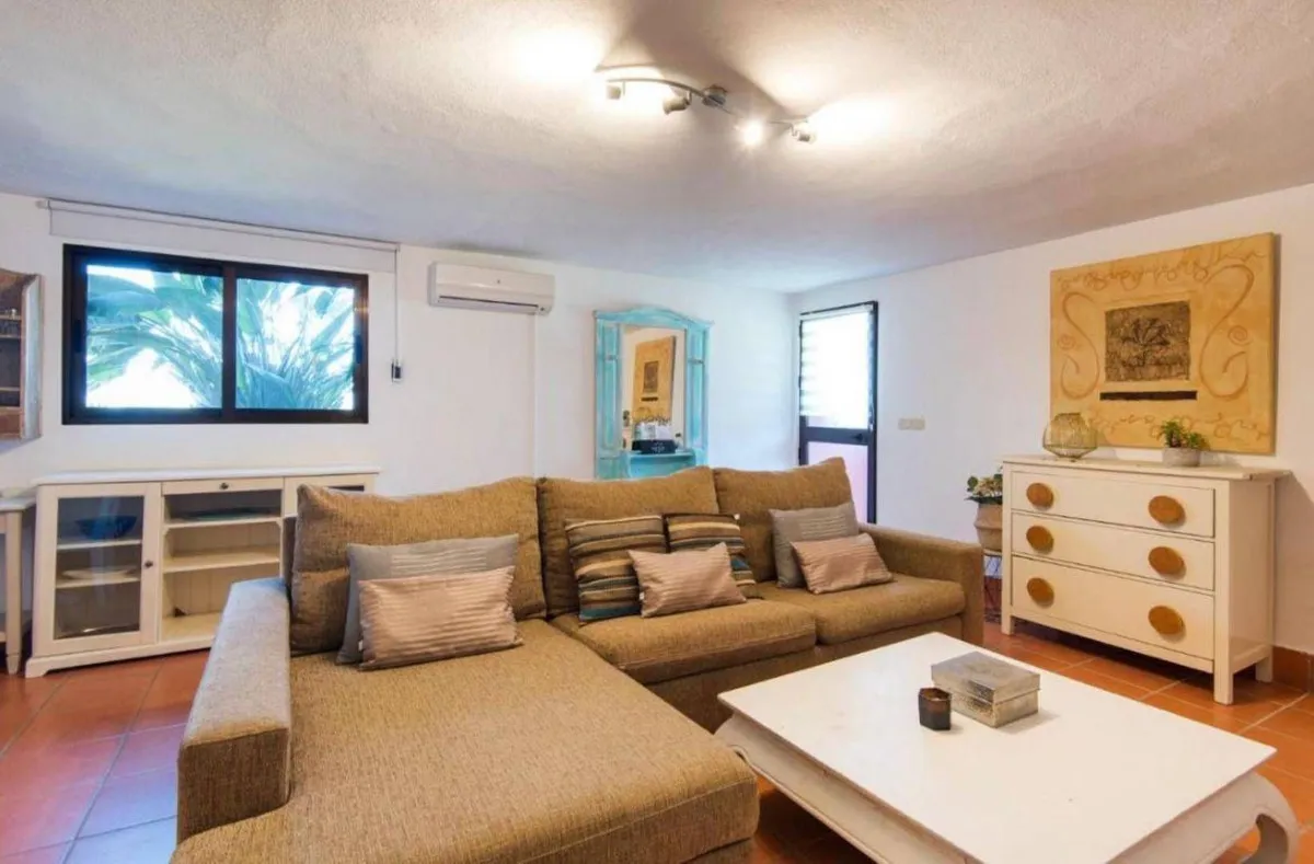 acfc59ed-526a-4318-8d98-bb846a0d10a0