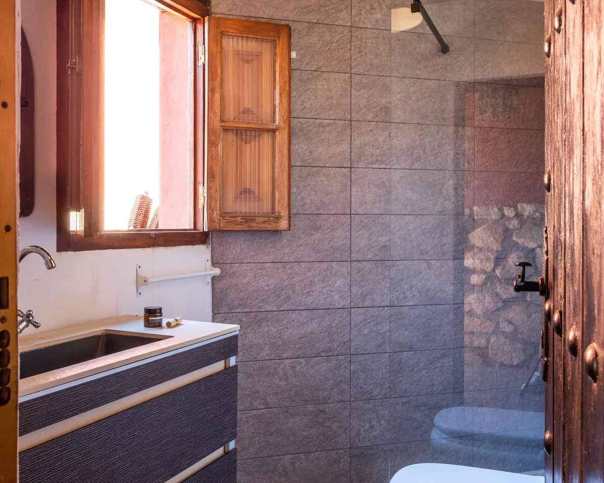 ea1deda2-517b-4713-a584-d595ec3d65b5