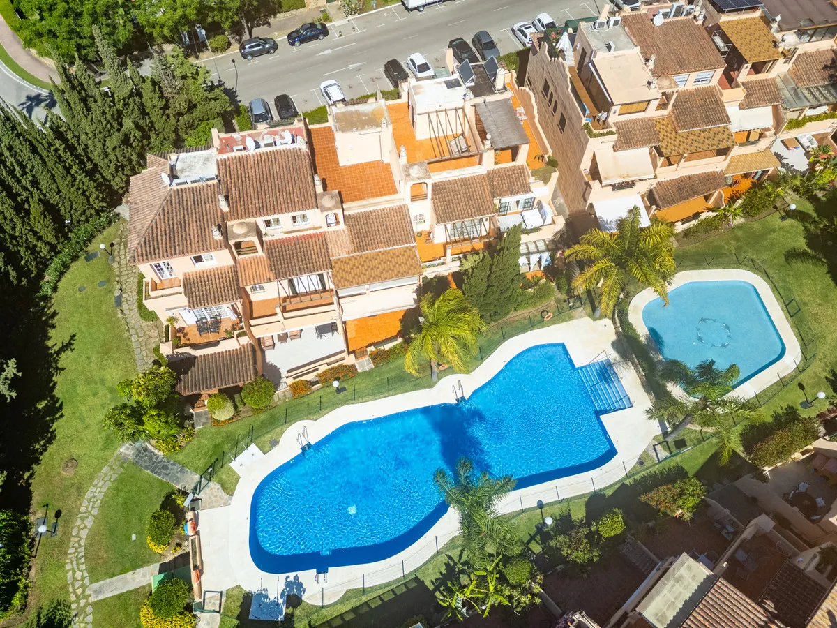 100c97cc-d26b-4a2d-bf36-b204285b11a9