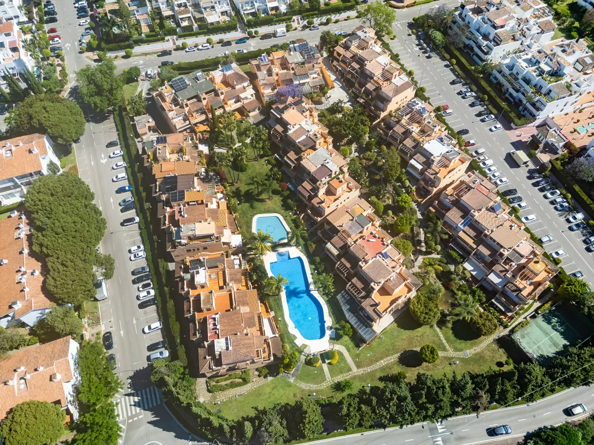 37bb852d-55f1-4c9d-89b1-1c426f7a6646