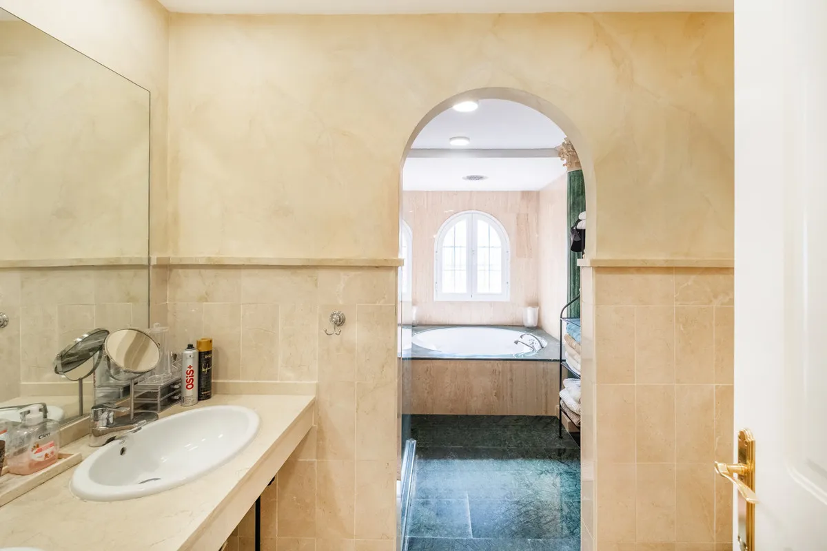 e9cc1453-39bc-46fd-95a5-b79115a3f875