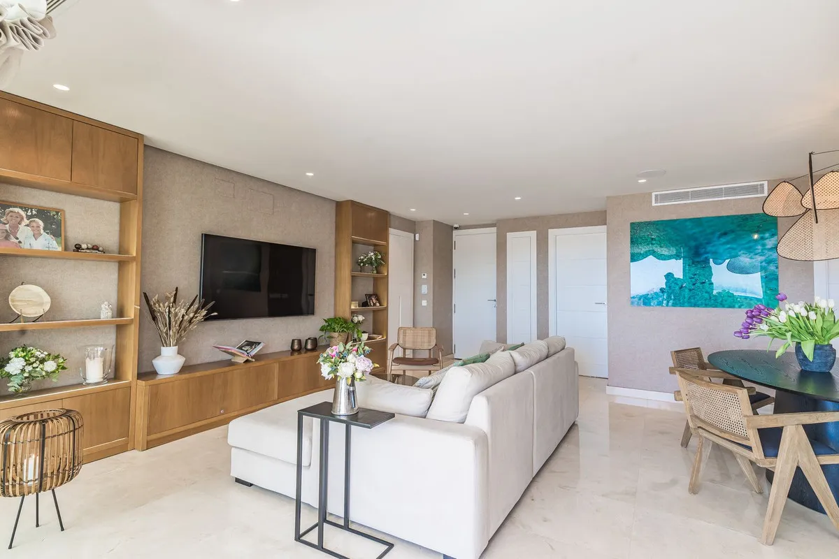 c5c86fd5-a7ab-403d-a425-8b46ee6d23e2