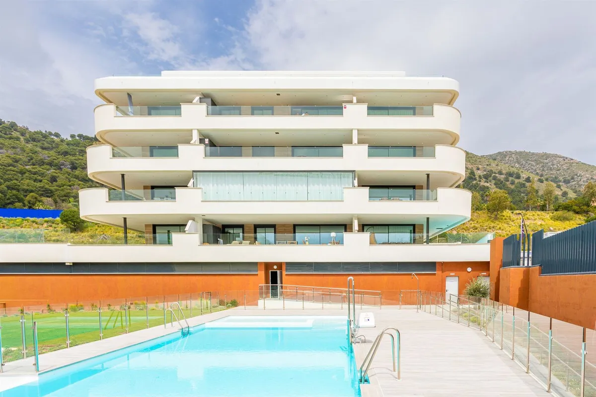 b6109a0f-3faf-4848-90cd-8c3d16458e45