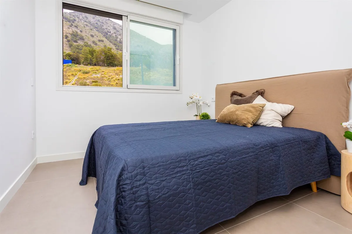 ca9c6566-f014-4e62-b1a3-d81e0b365c6f