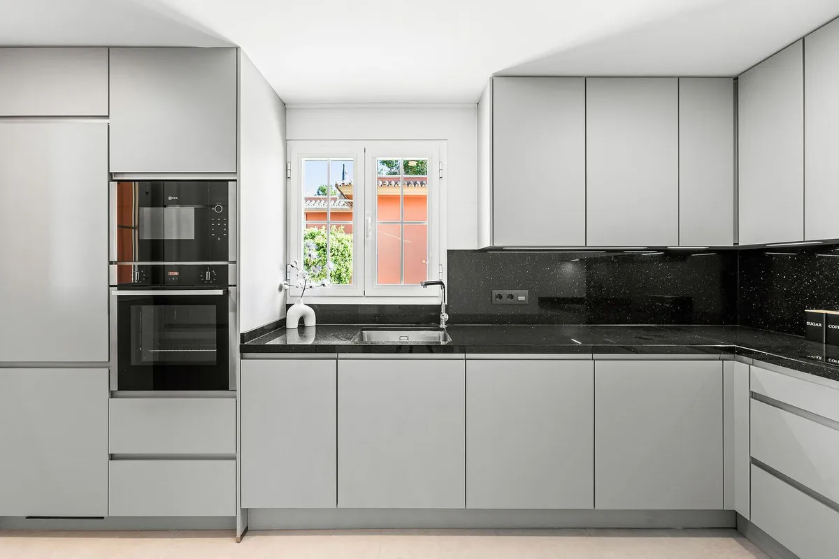 5f1051fd-748b-4707-baef-42fc7e728f9a