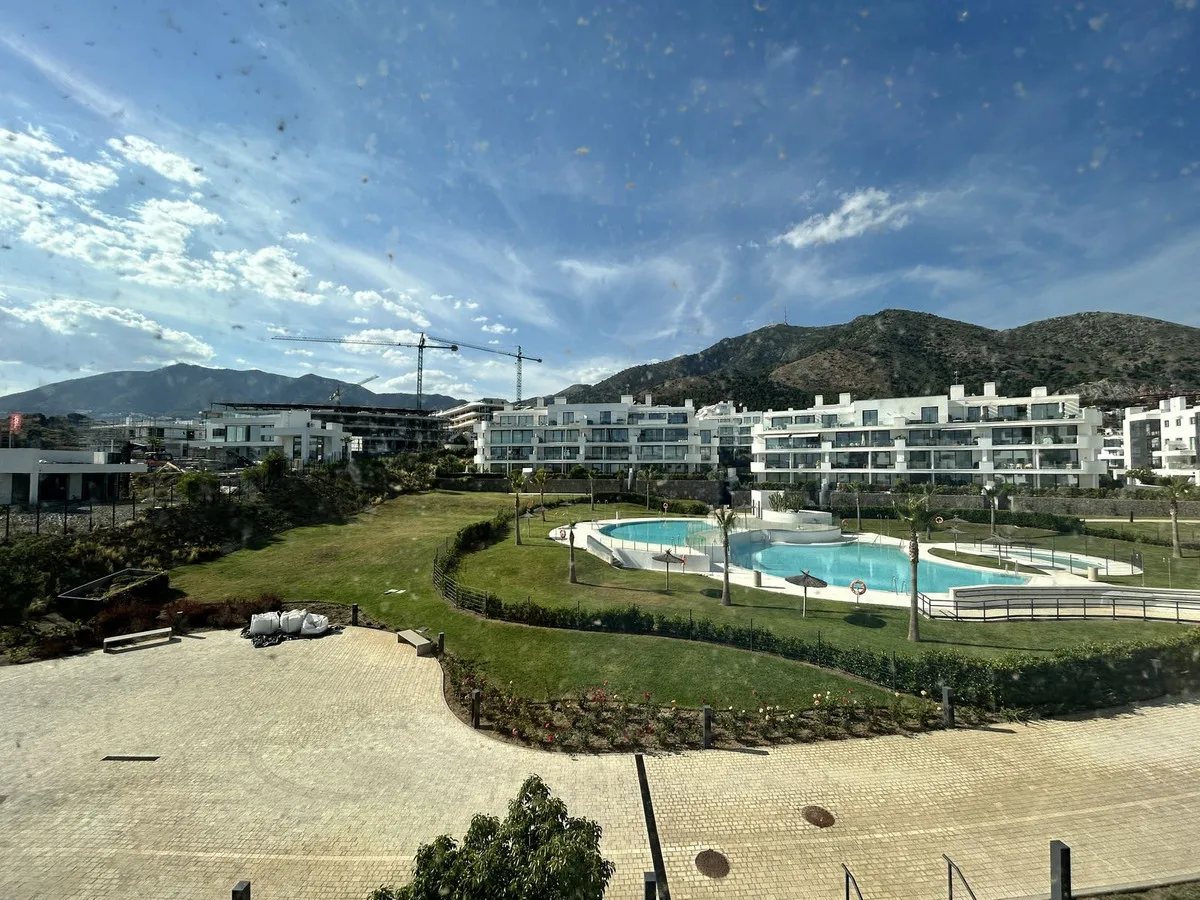 12938554-5695-4992-bb7e-640a3c54668e