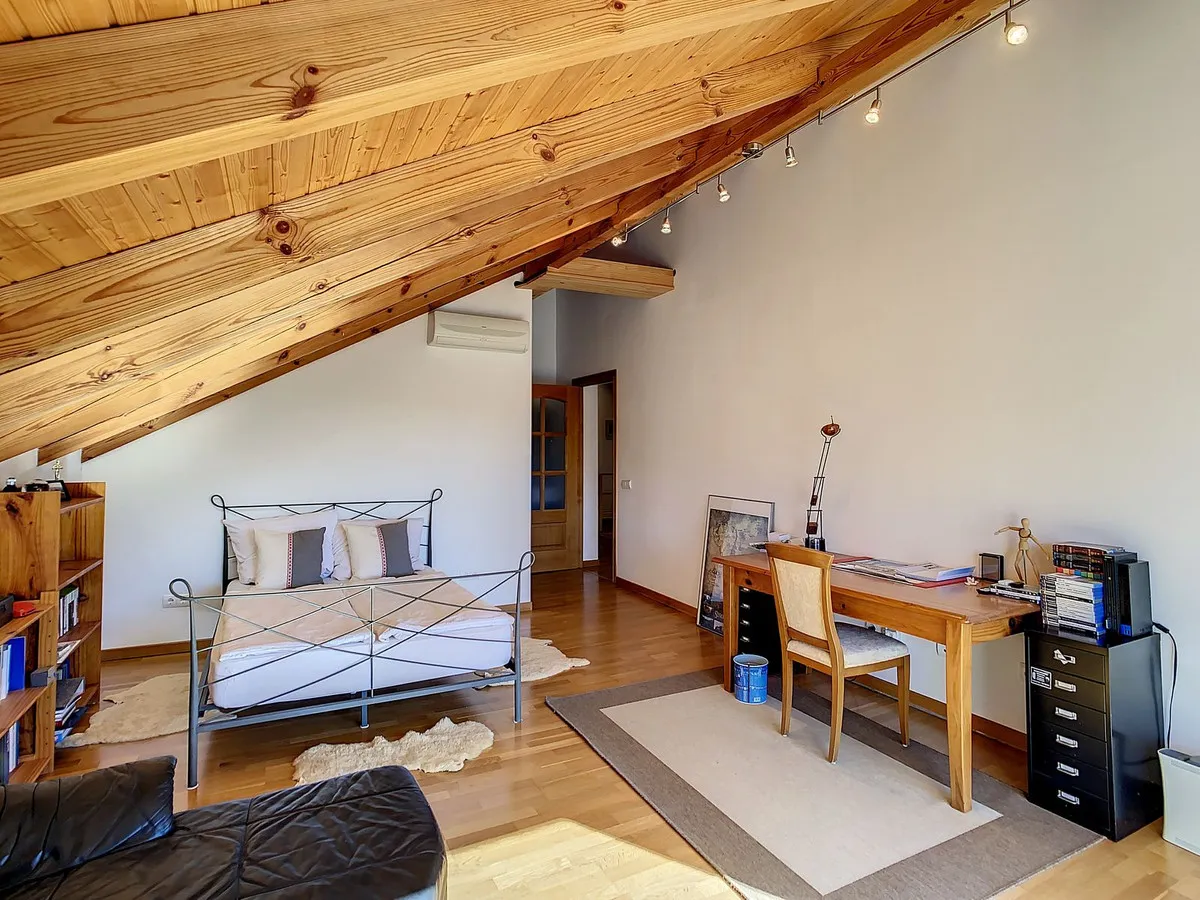 0686d992-42ae-4fa8-8de6-553a7873f4c2