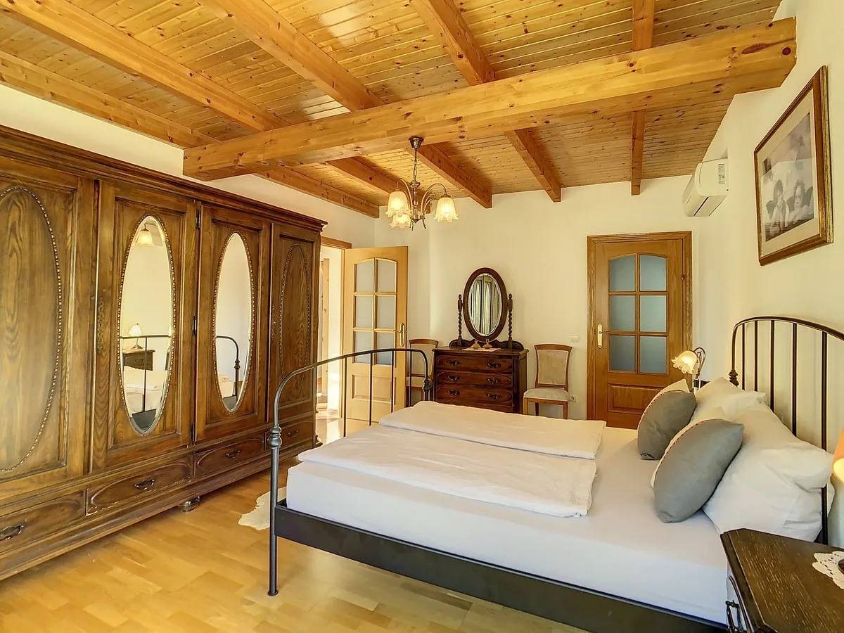 24a43383-4259-45d9-9c9a-42b5244e3e79