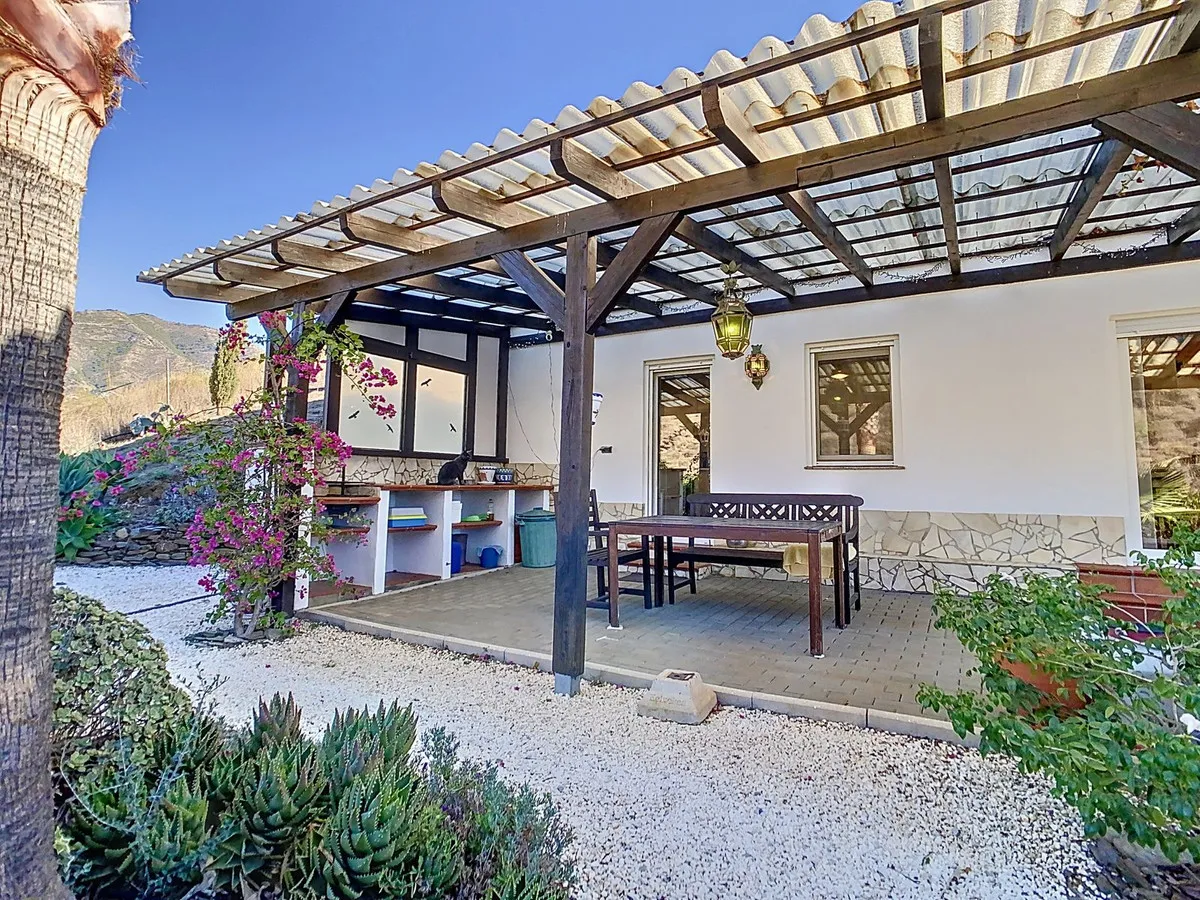 951ec968-b75e-43c6-bbe2-a17993c6c05b