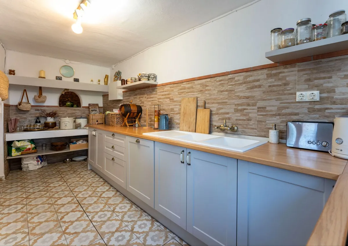 4ac159e6-99f7-4529-8d1c-f61f3cde0325