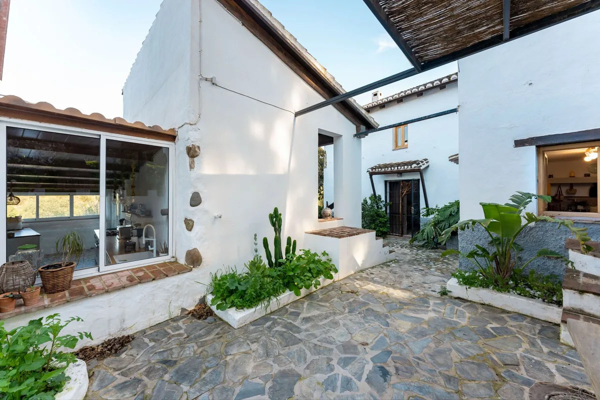 c96a6db8-7b75-4180-98be-dc160fc63668