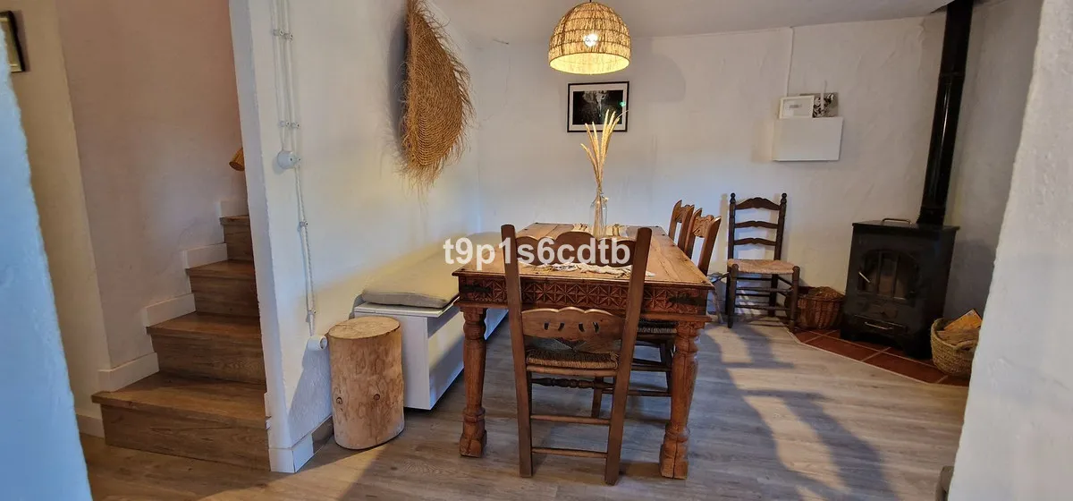 01c8c9d0-209f-466c-969c-ec58b6108184