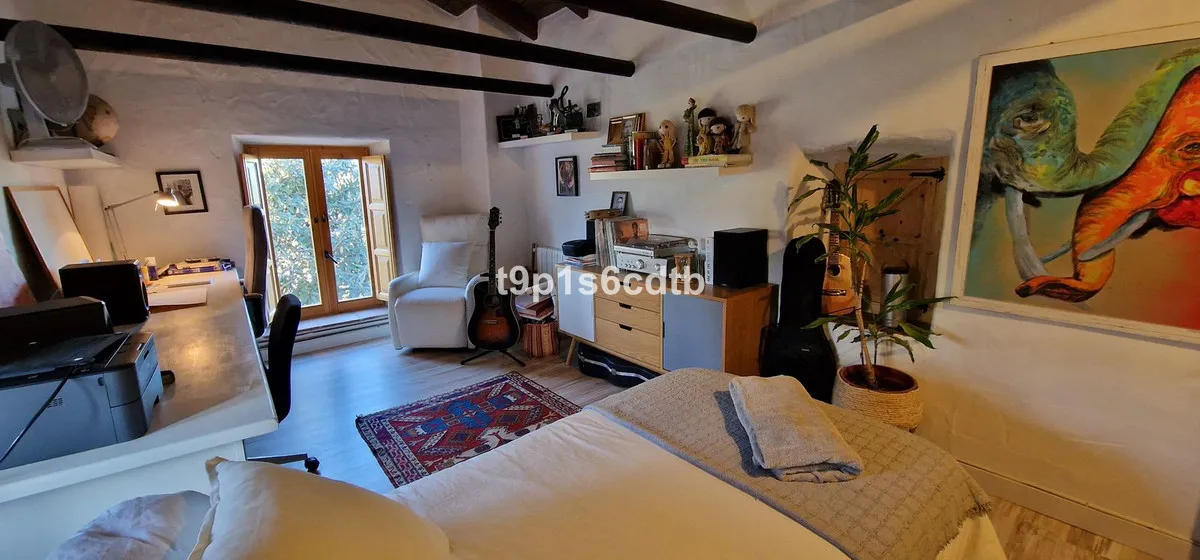 18414840-41b7-42f3-a950-d0d1e8863762