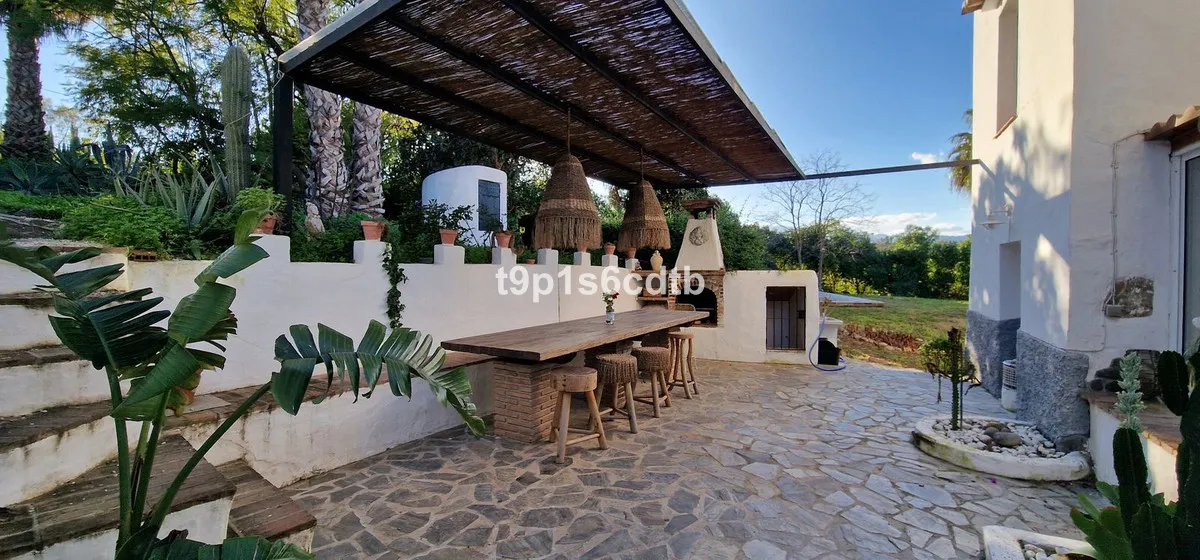 e8c727c7-1a06-467e-8bce-9ee714e263c8