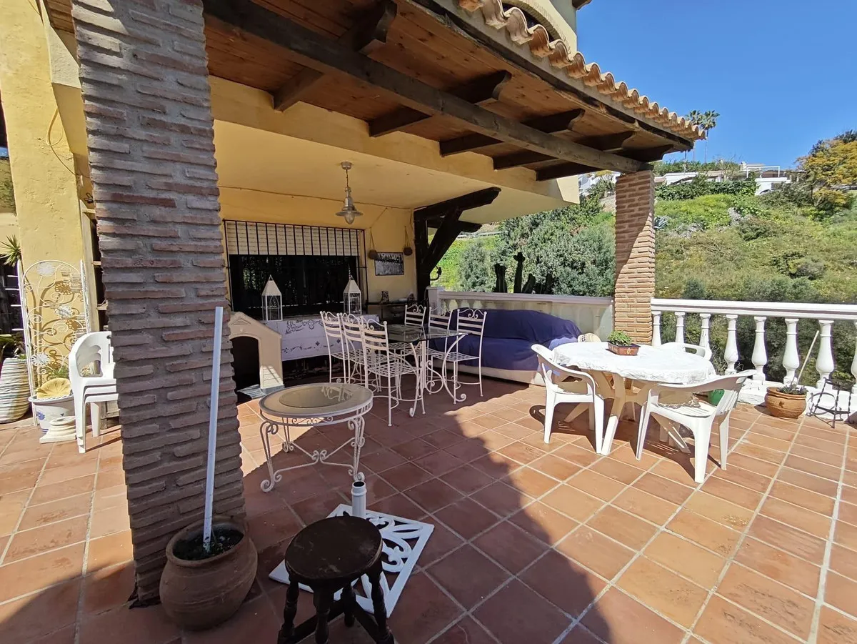 2dc59275-5638-42c2-b2ad-f2014fd52961