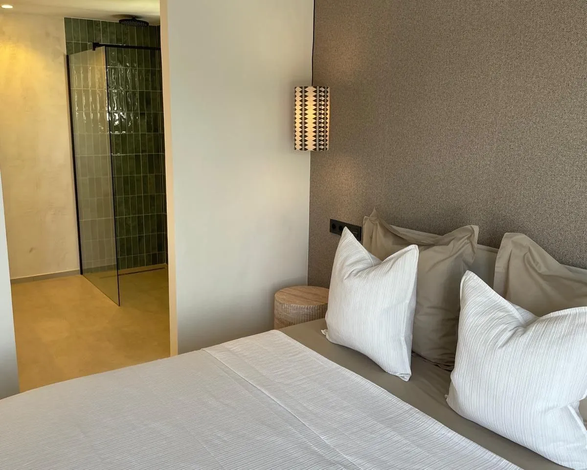 7f8268e3-1528-4ccc-bafa-bad8e9cf5489