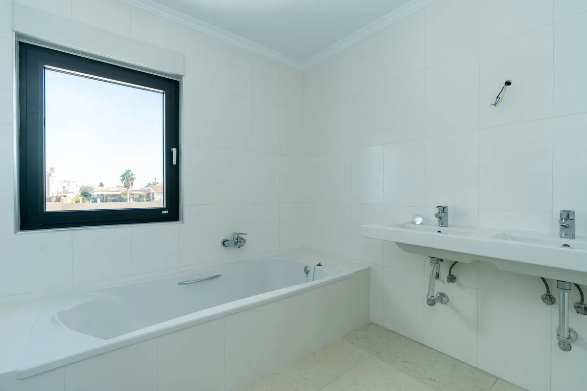 00c26783-78ec-4a60-933b-d32334bbe671