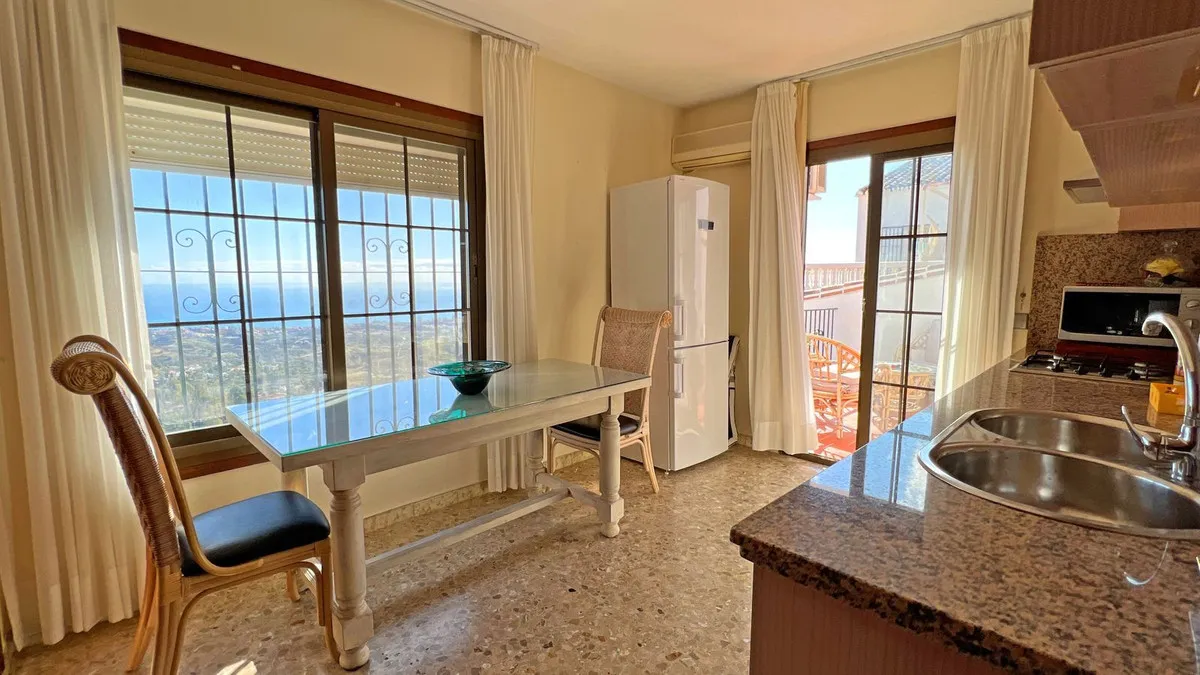 1b8f5aea-55db-4562-984f-759a4ea3992d