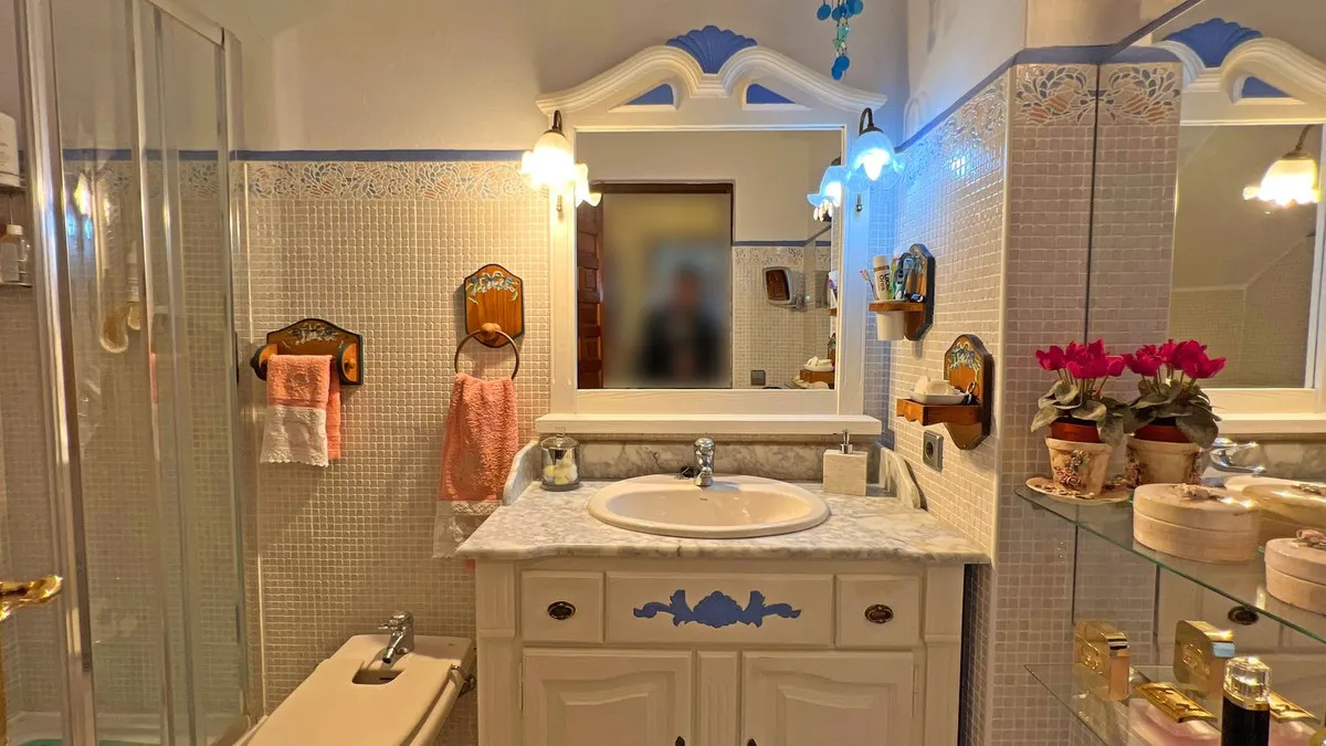 8111bdd6-1152-41dc-b51f-0ee6ebf4aceb