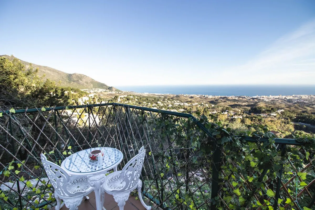 ee65a0ea-2f8d-4330-b6aa-50b93970777c