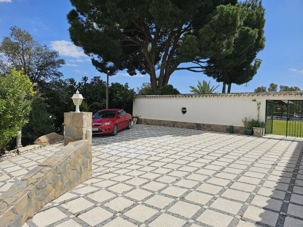 f8447732-c41c-4585-b822-b26ee72fa7e3