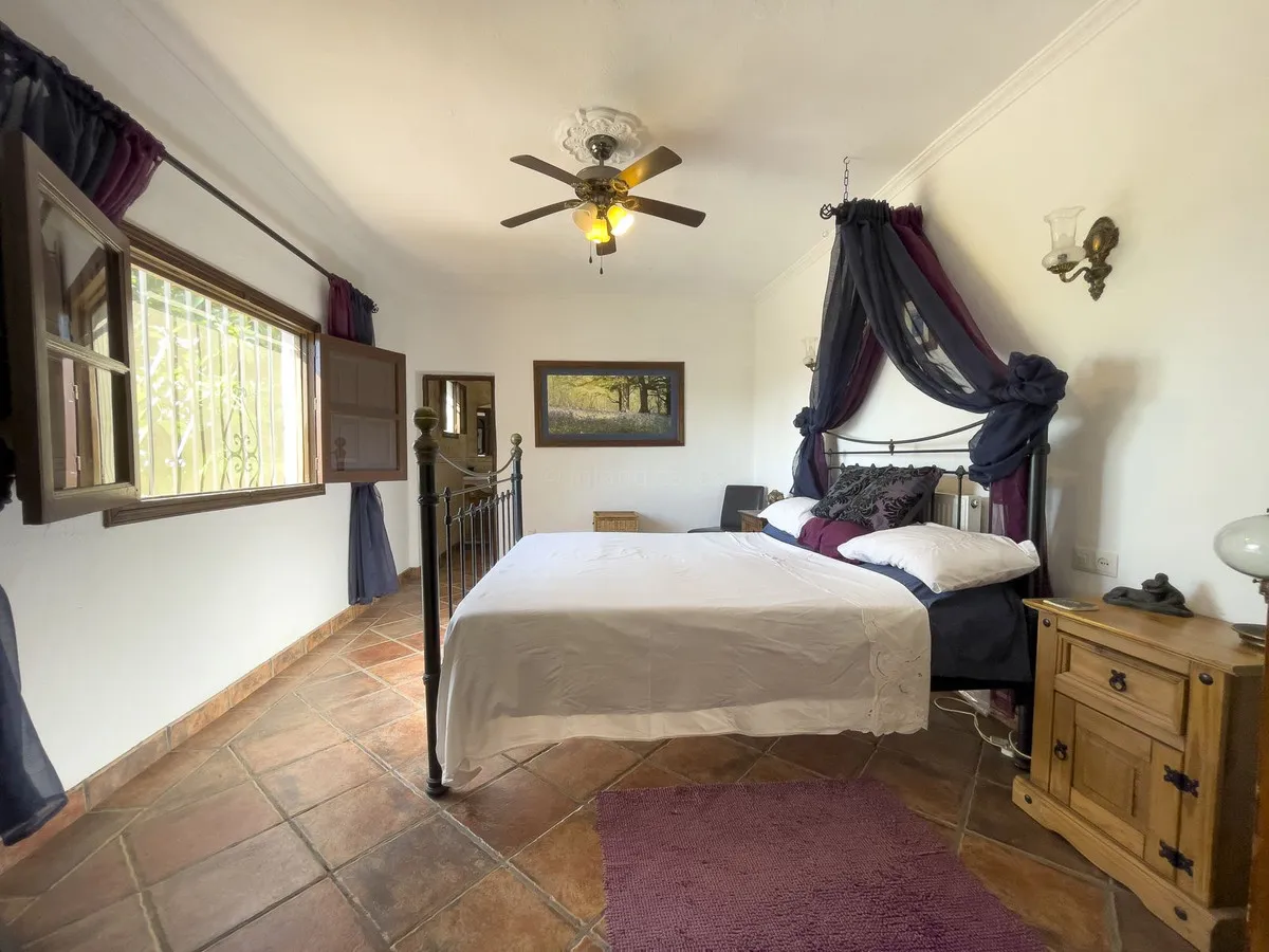 cb73ddb4-0a19-470d-b31c-7dffd7f925d3