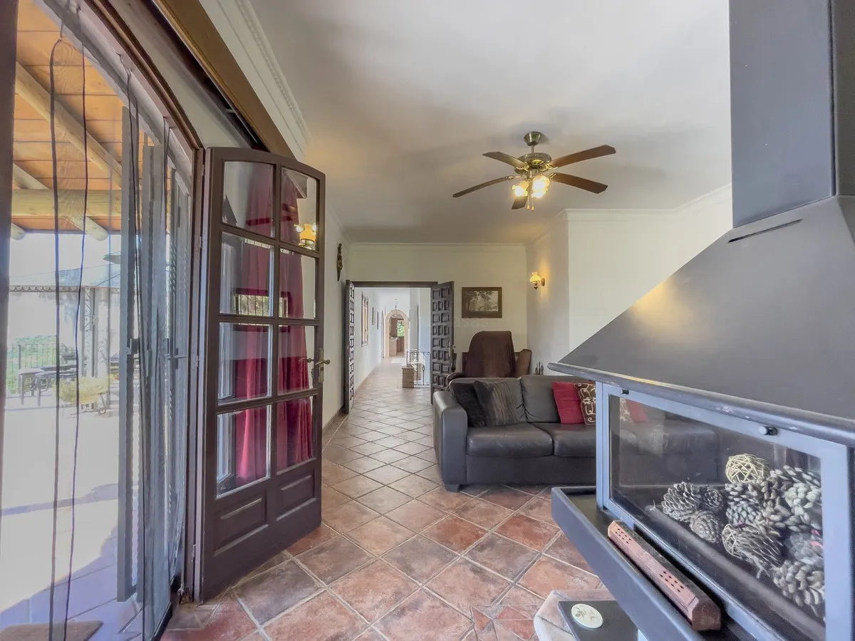 f9cd9689-e73a-49e1-99c3-b18fc05f5280